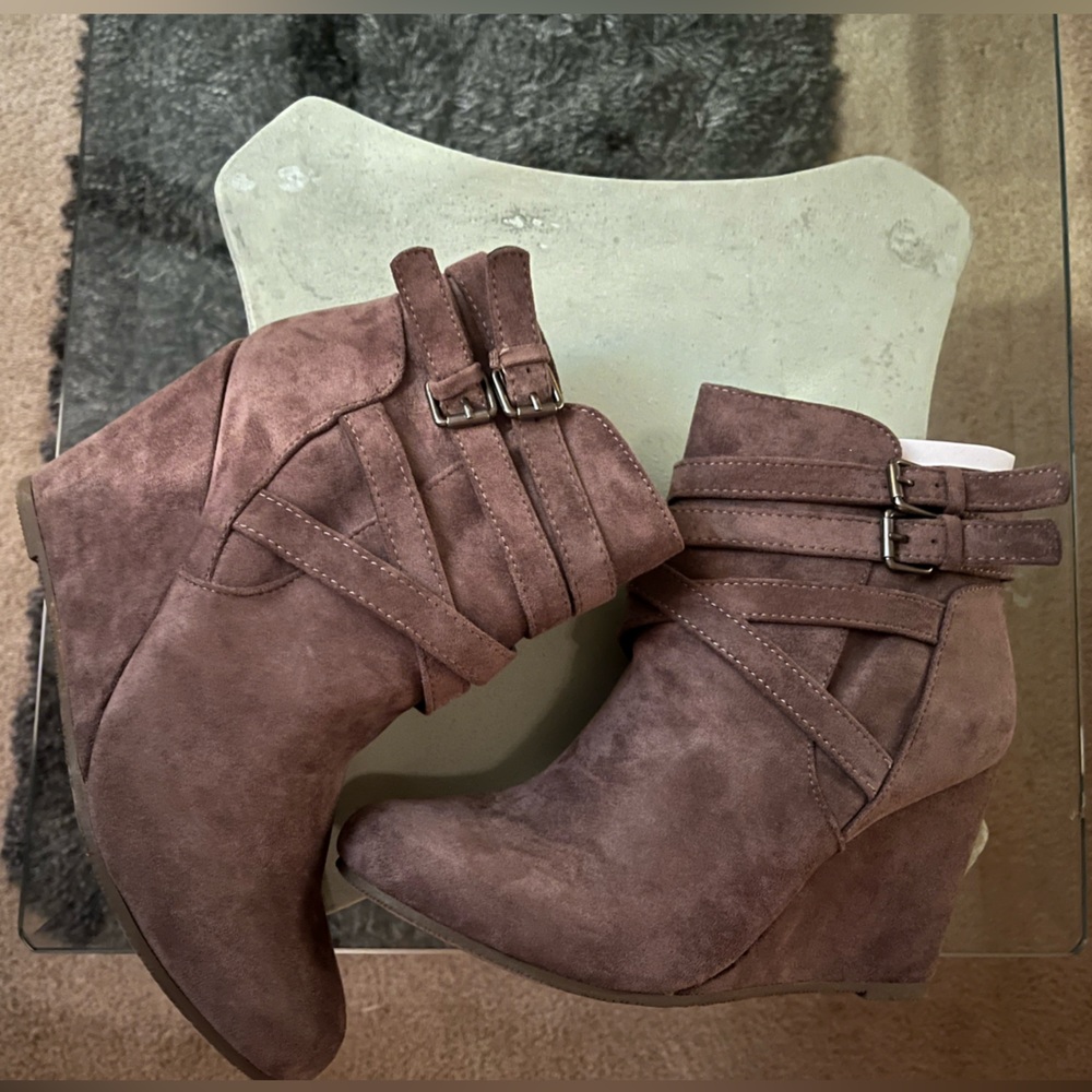 MADDEN NYC- Women’s Brown Suede Ankle Wedge Booties Size 8.5  *NIB- NEVER WORN*